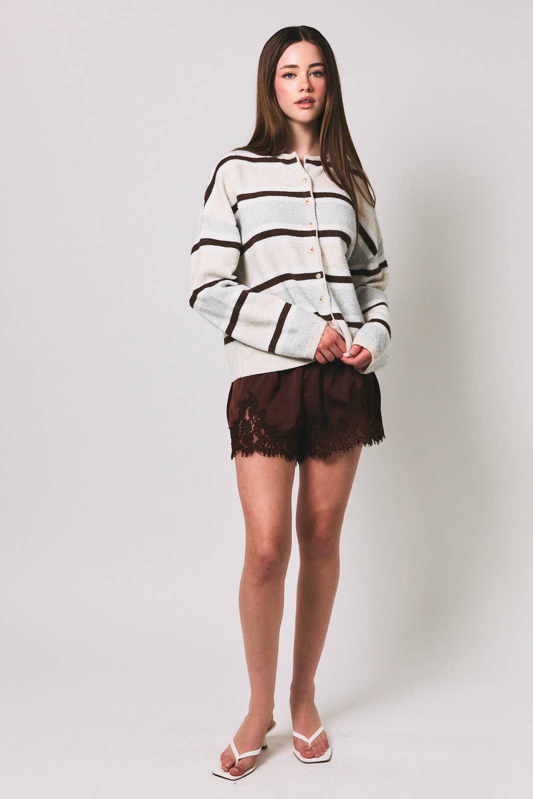 ELASTIC WAIST MID RISE LACE TRIM SHORTS: Black / XS