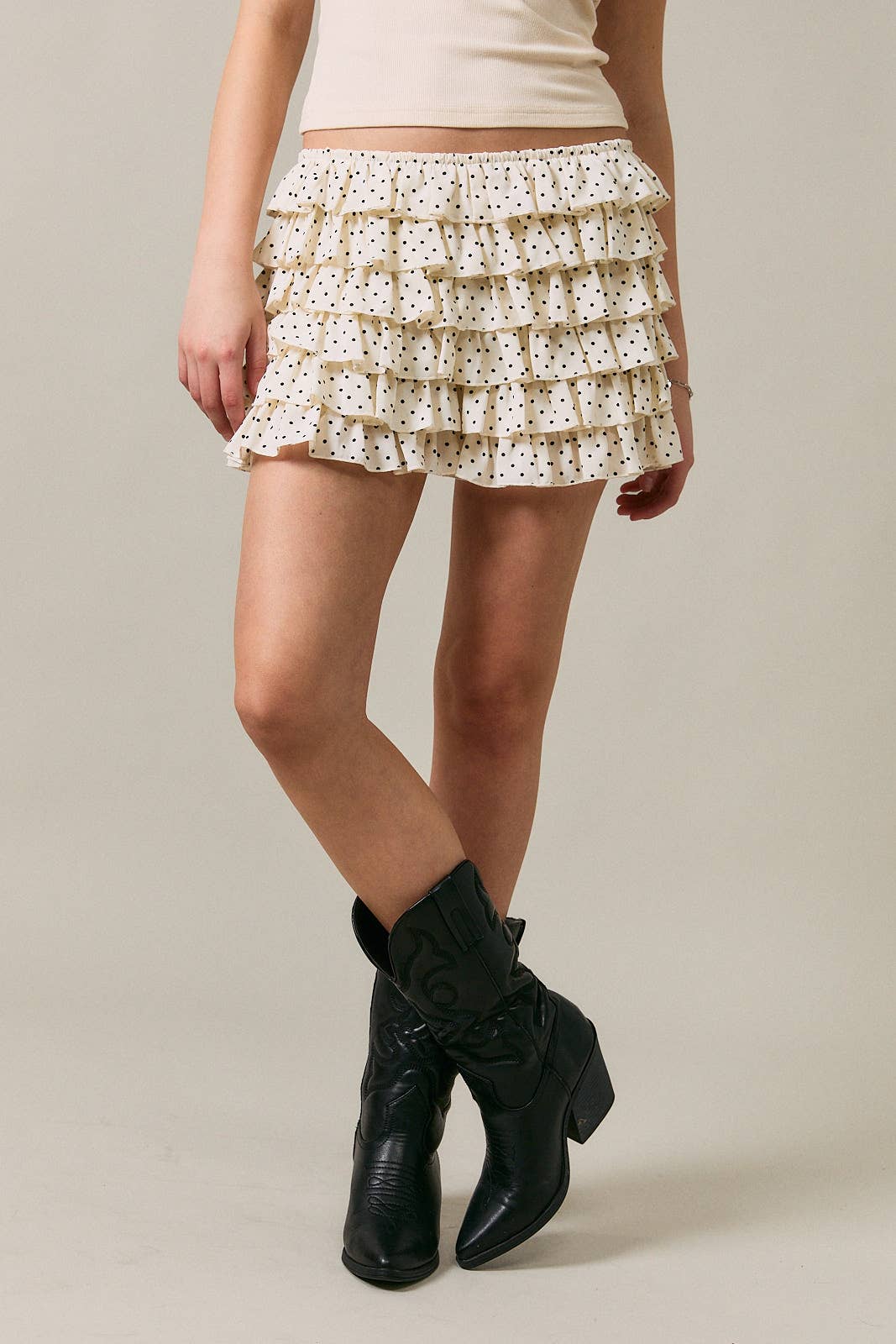 JOANNE SHORT: WHITE-BLACK DOT
