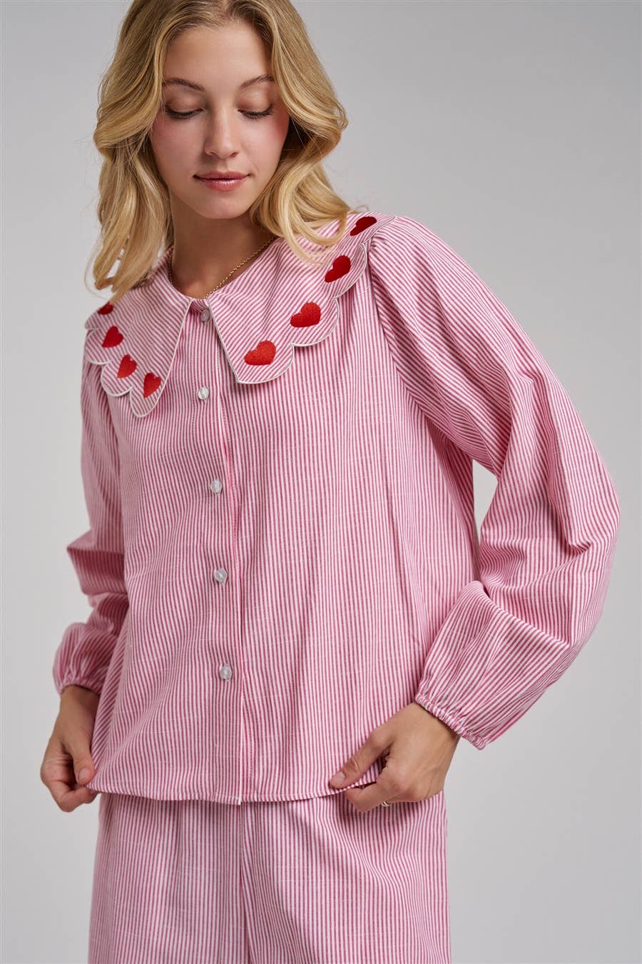 PIN STRIPE HEART SCALLOP COLLAR BLOUSE