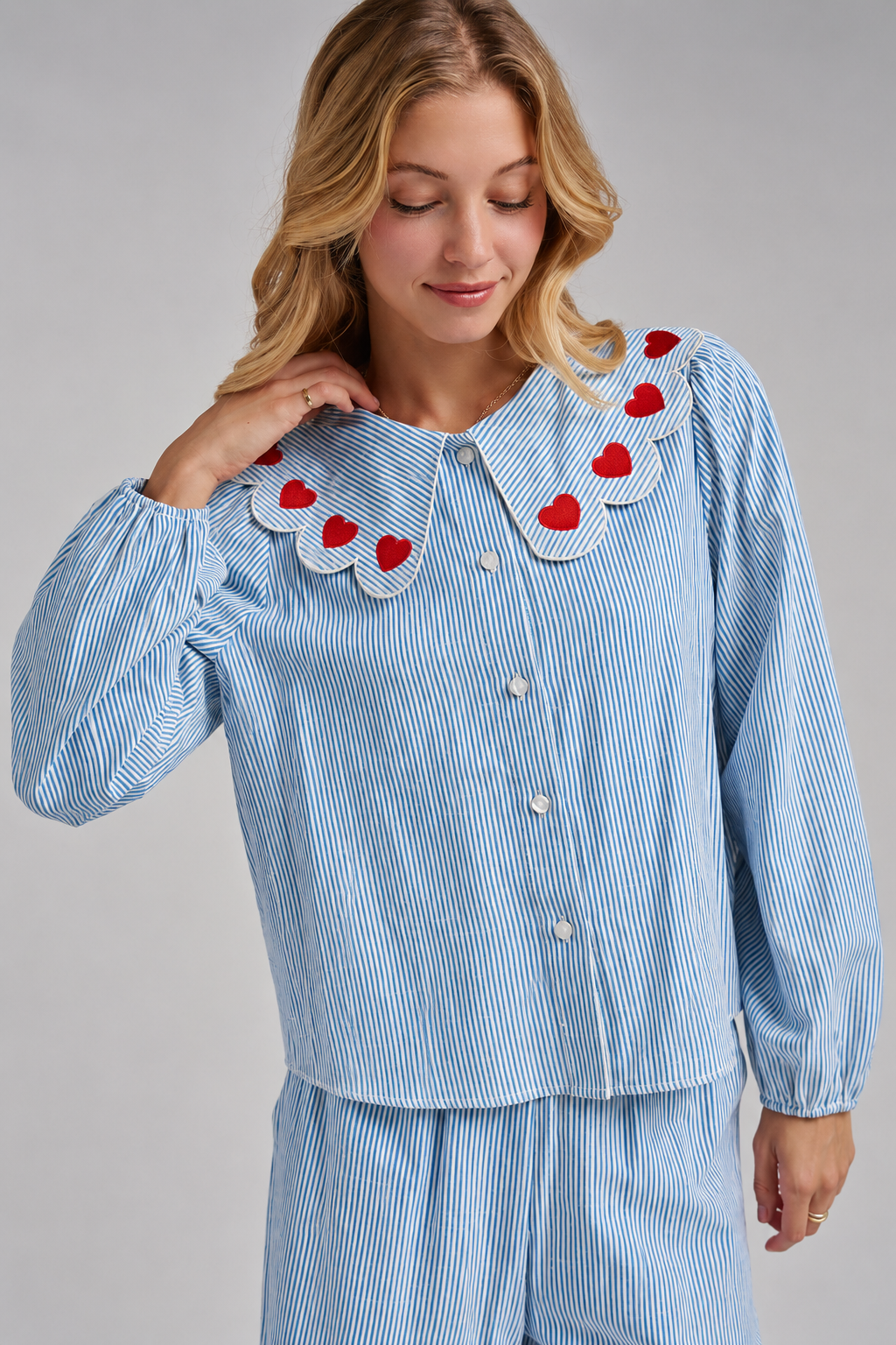 PIN STRIPE HEART SCALLOP COLLAR BLOUSE