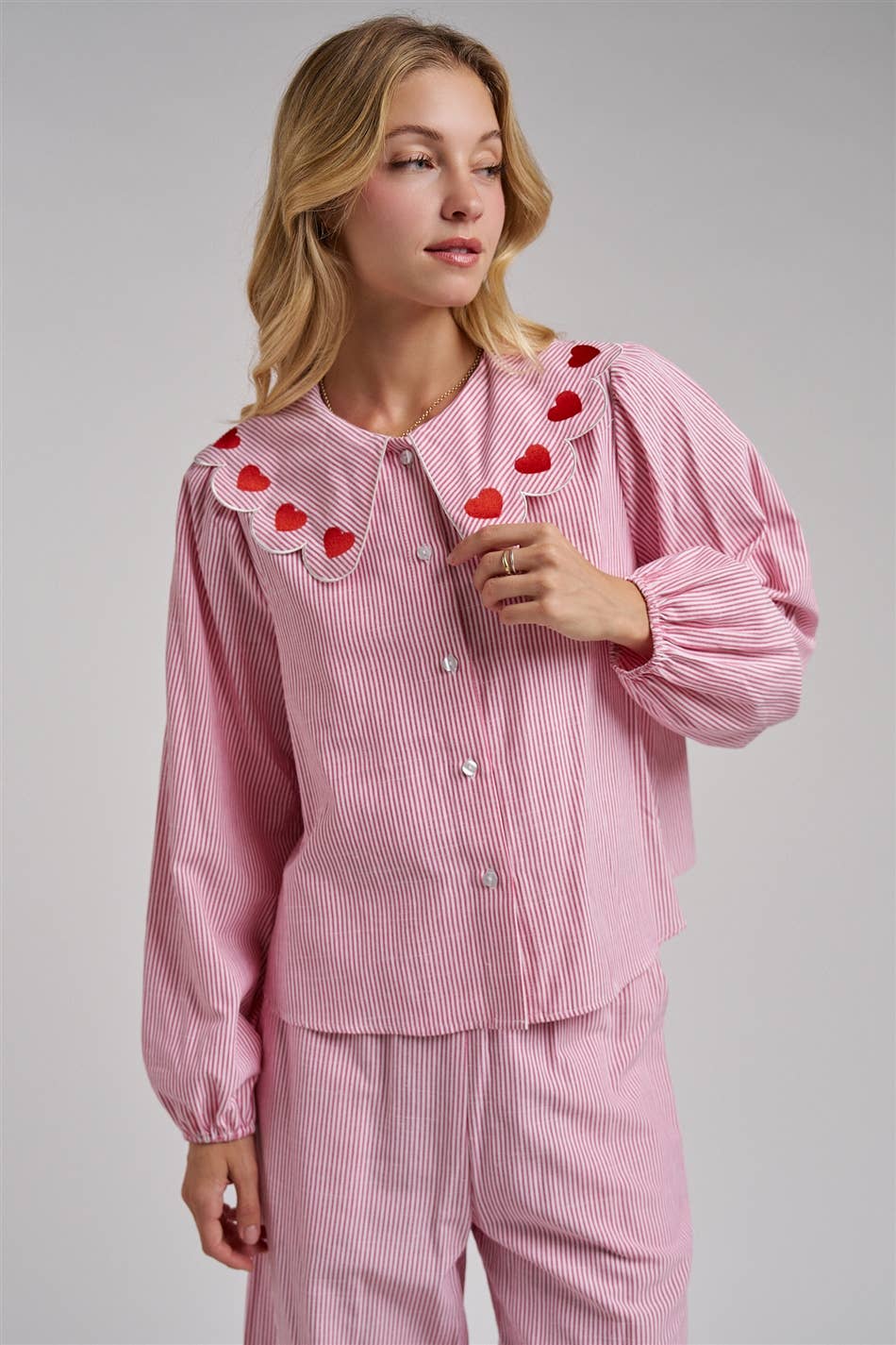 PIN STRIPE HEART SCALLOP COLLAR BLOUSE
