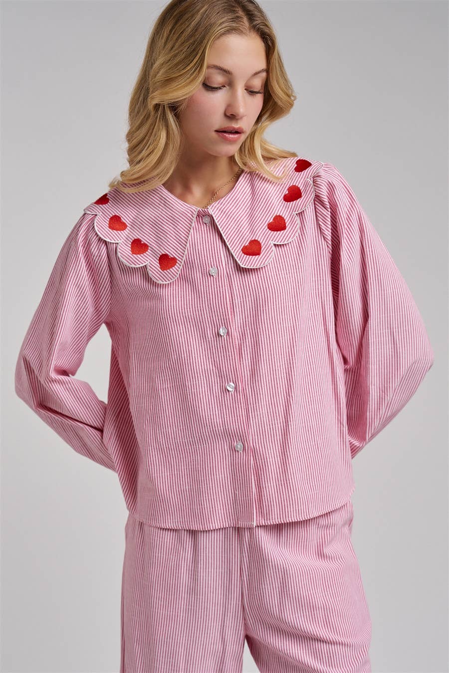 PIN STRIPE HEART SCALLOP COLLAR BLOUSE
