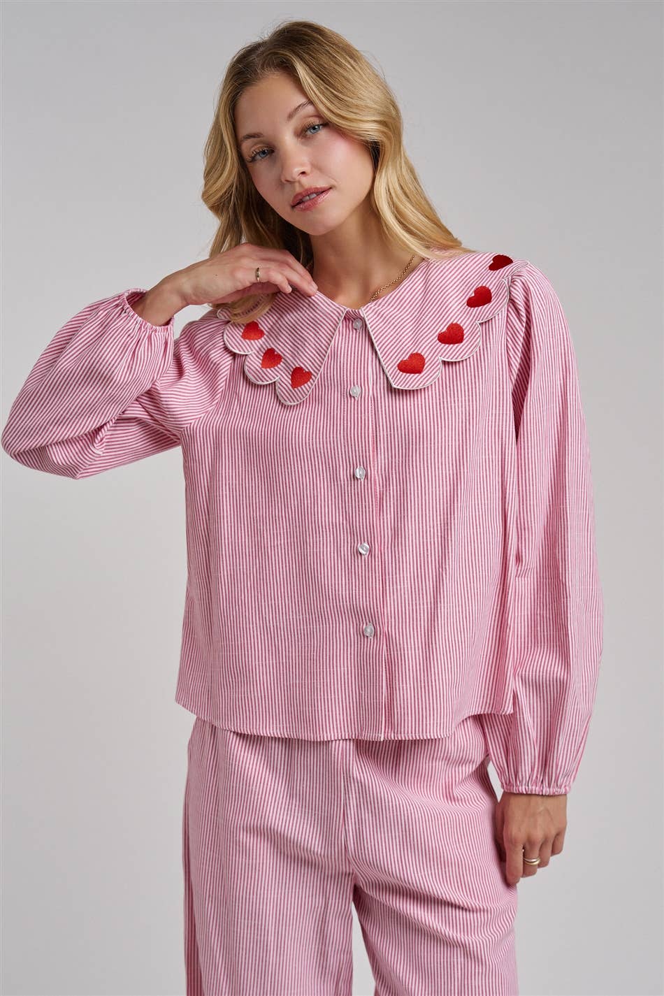 PIN STRIPE HEART SCALLOP COLLAR BLOUSE