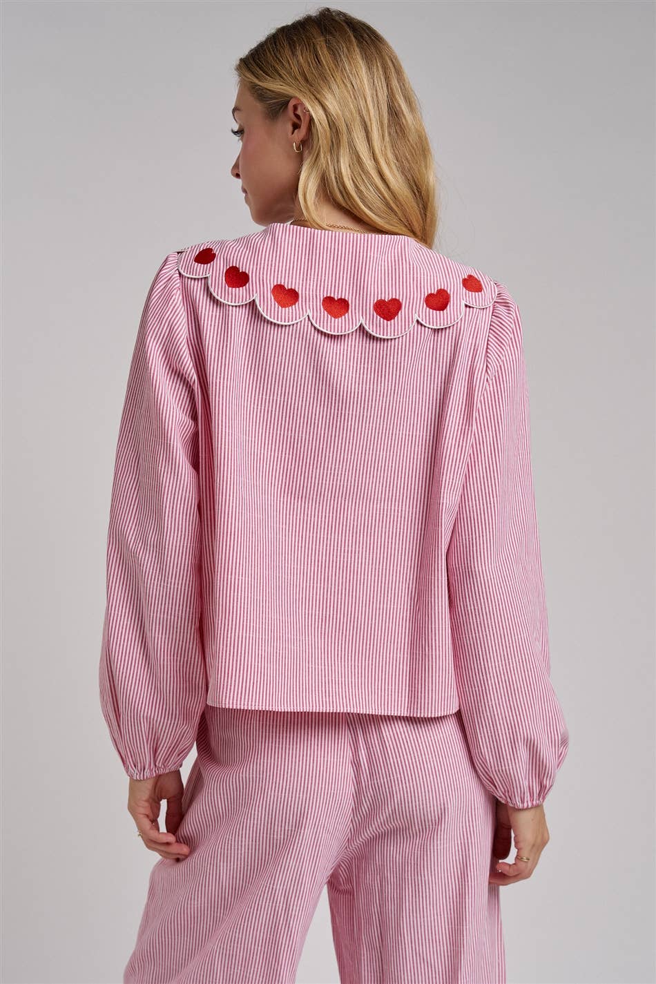 PIN STRIPE HEART SCALLOP COLLAR BLOUSE