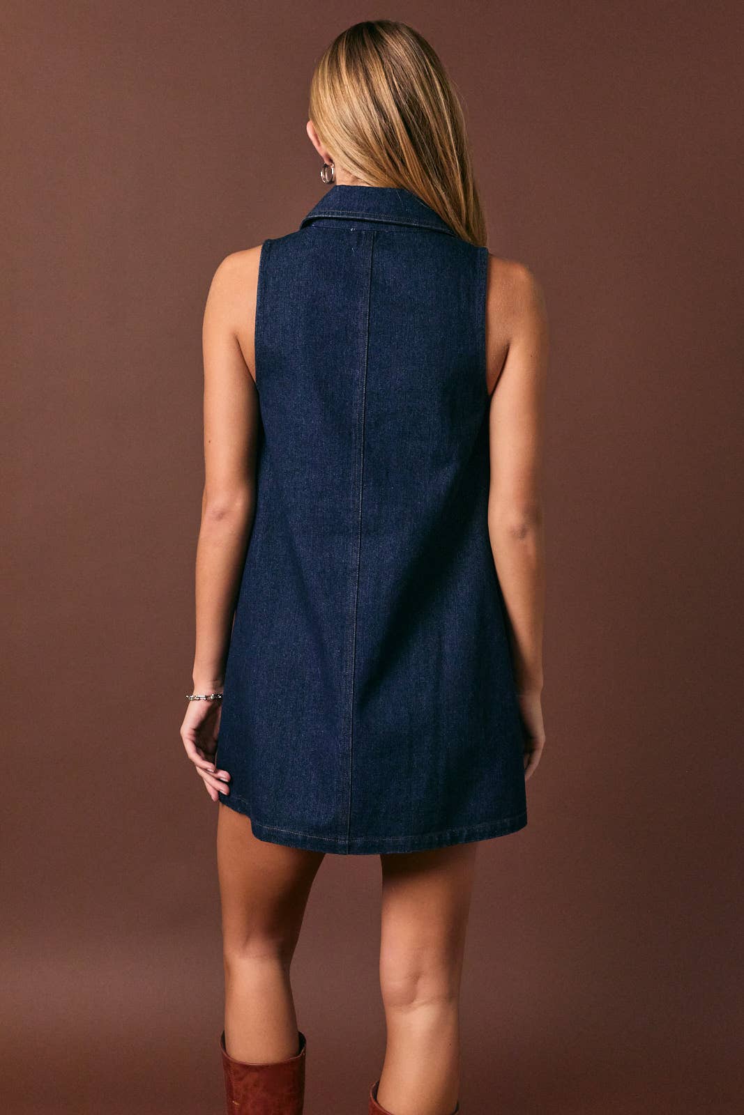 COLLARED SLEEVELESS BUTTON DOWN DENIM DRESS: INDIGO / S