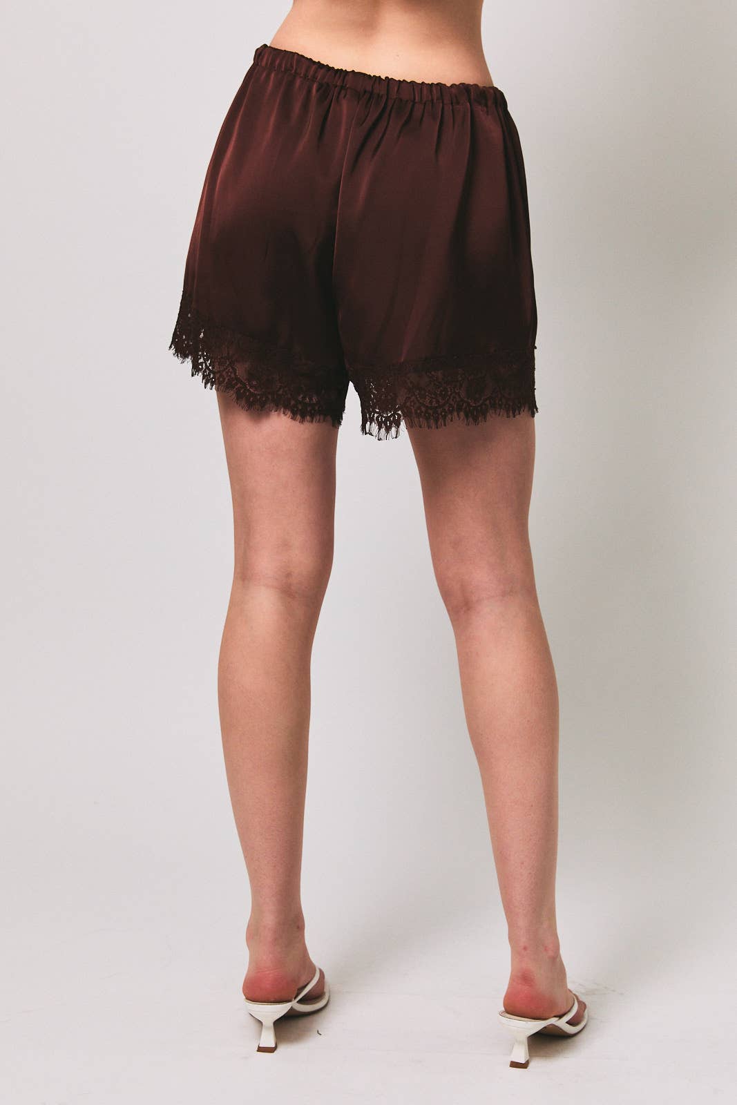 ELASTIC WAIST MID RISE LACE TRIM SHORTS: Black / XS