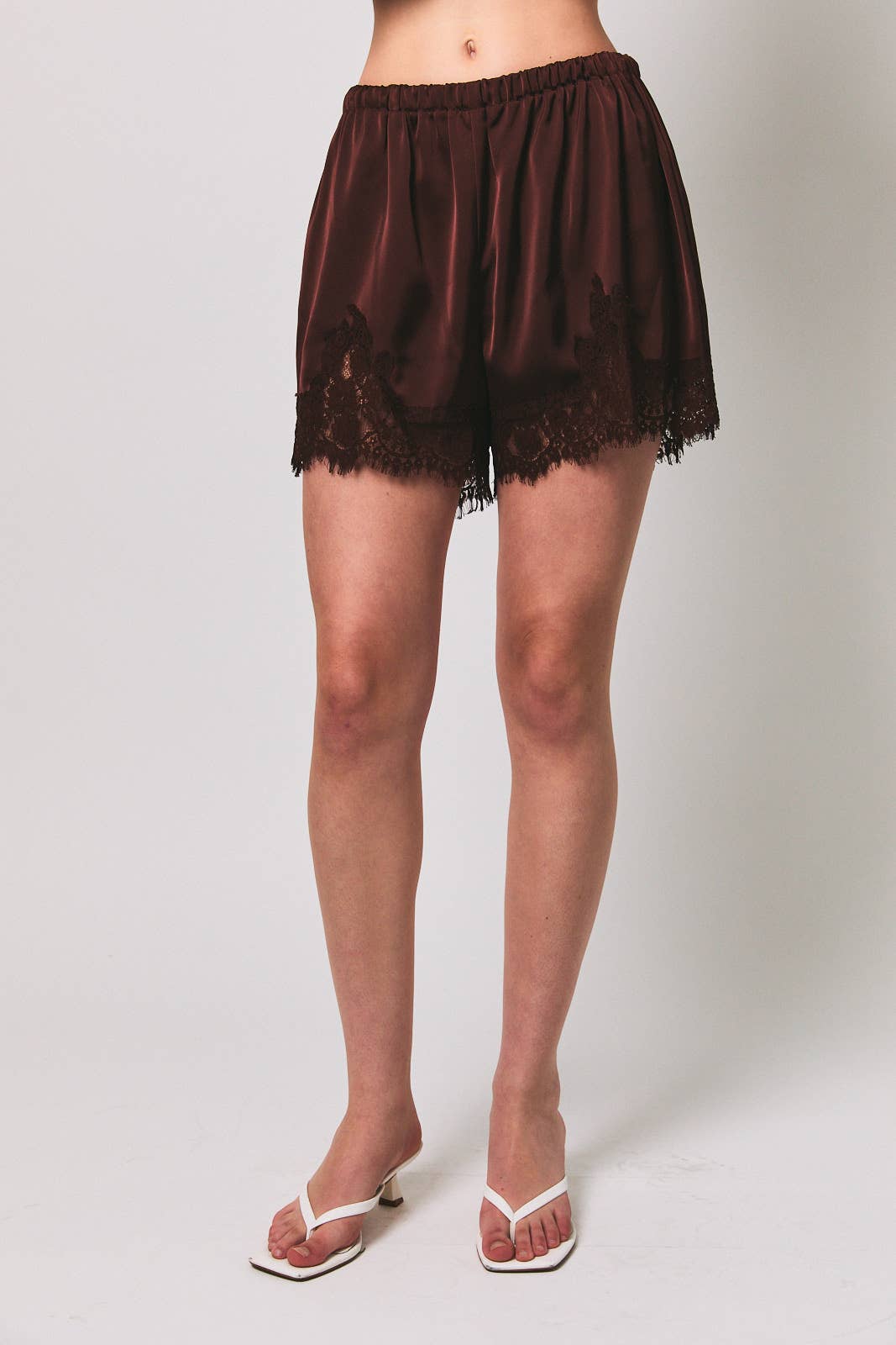 ELASTIC WAIST MID RISE LACE TRIM SHORTS: Black / XS