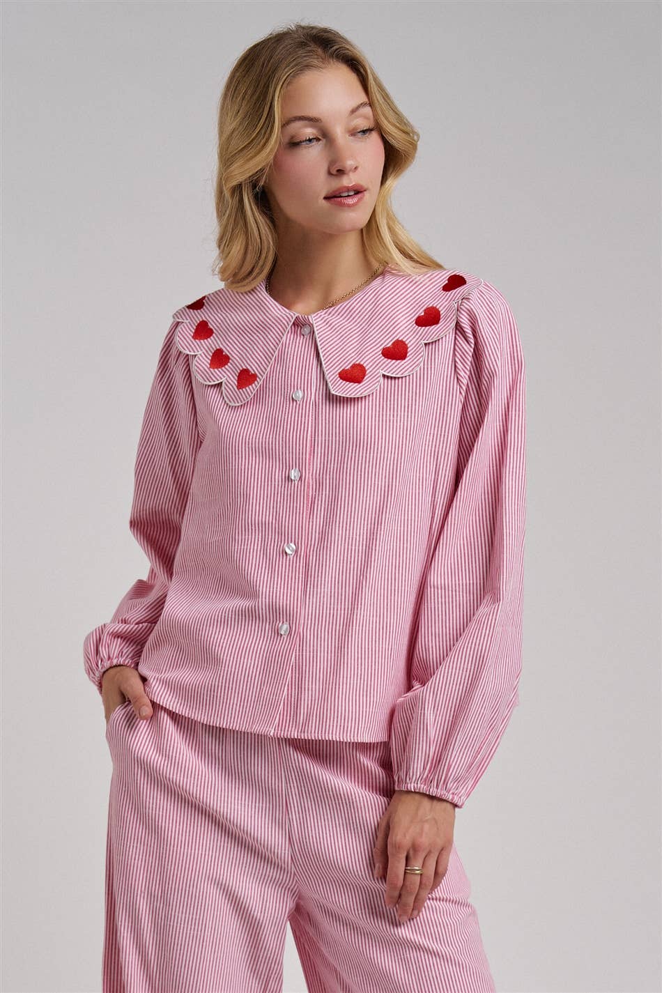 PIN STRIPE HEART SCALLOP COLLAR BLOUSE