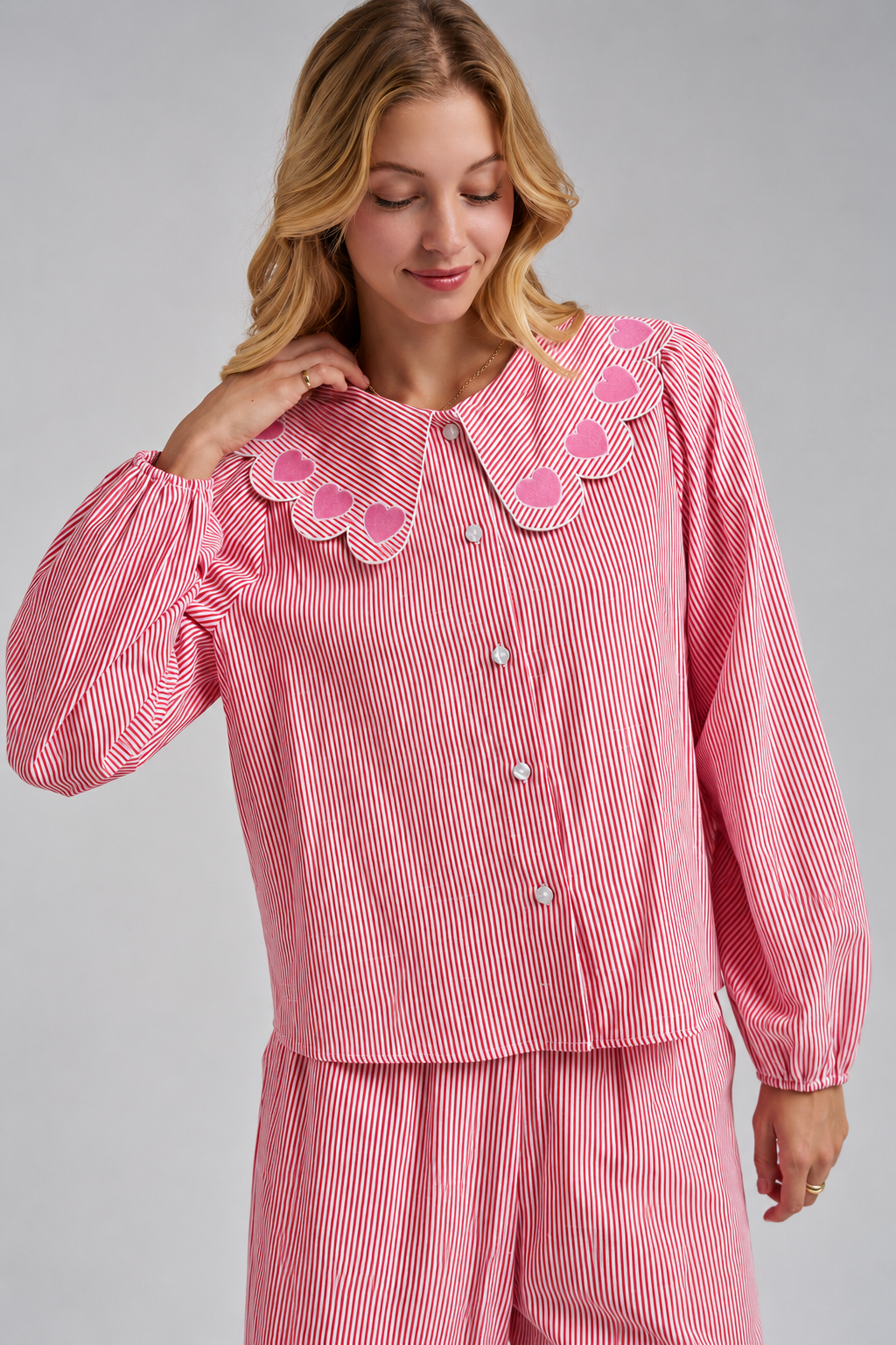 PIN STRIPE HEART SCALLOP COLLAR BLOUSE
