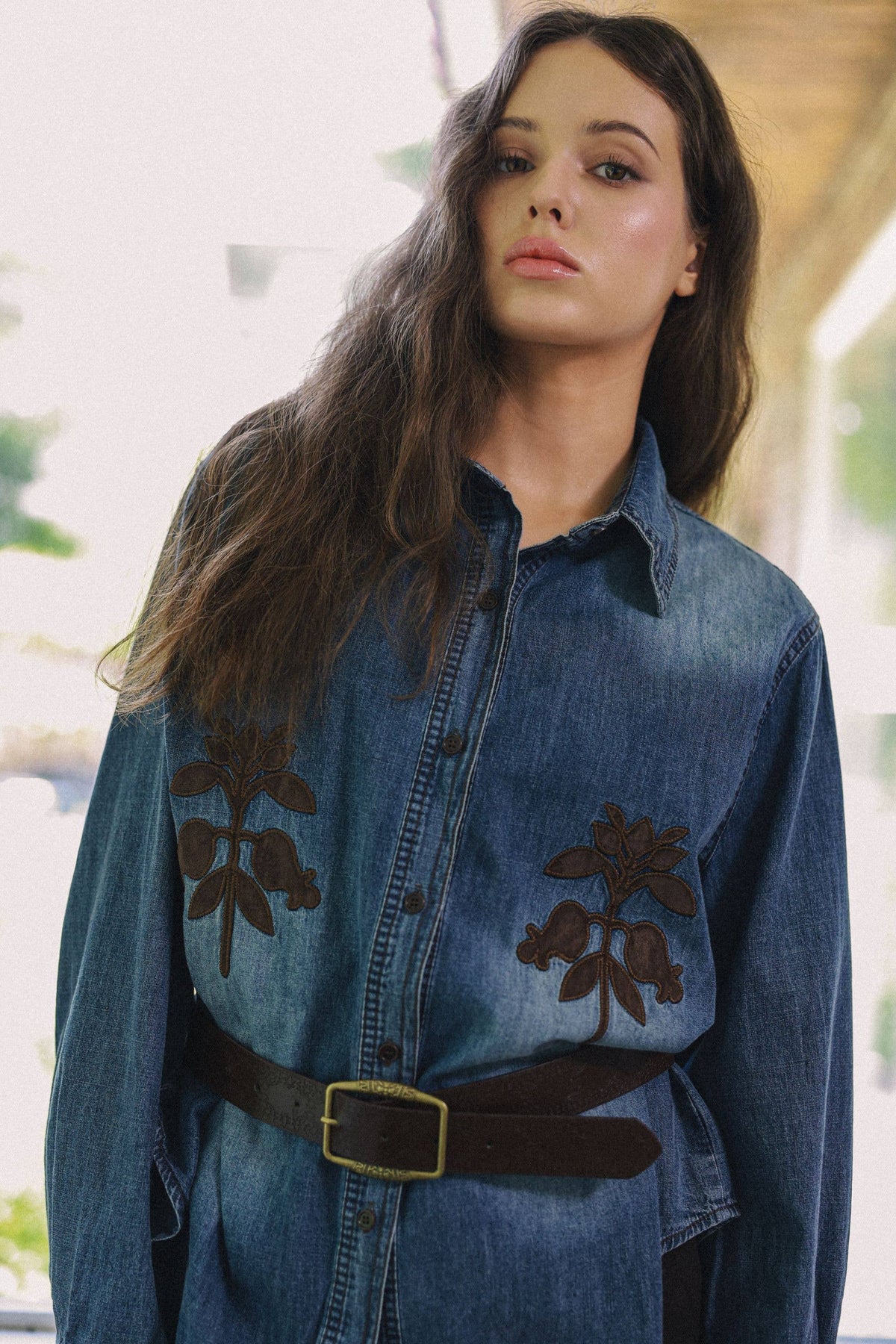 blisblis - Floral Appliqué Denim Shirt B0052