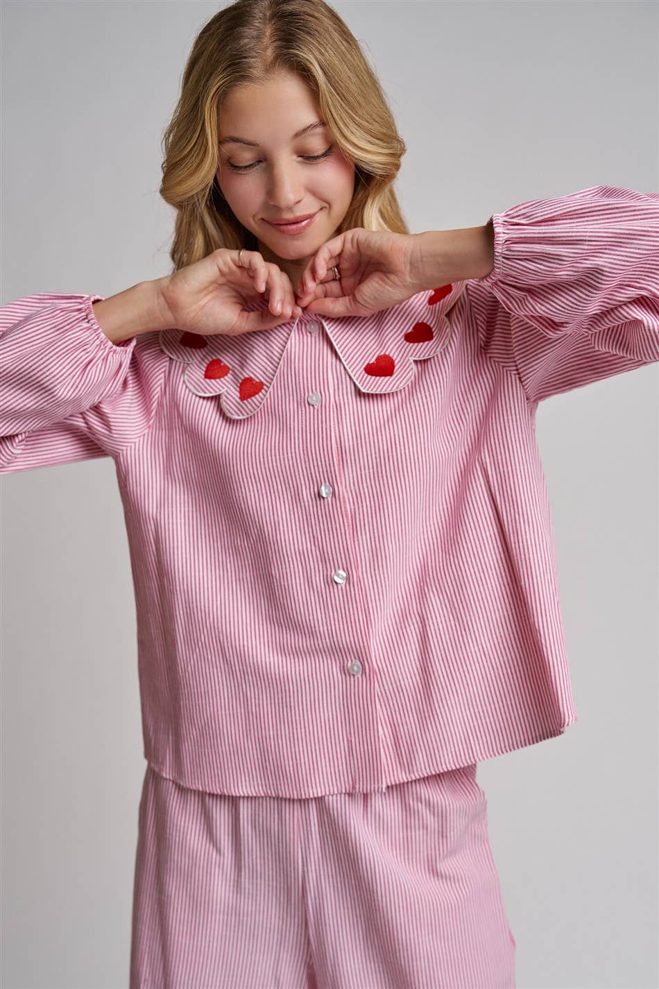 PIN STRIPE HEART SCALLOP COLLAR BLOUSE